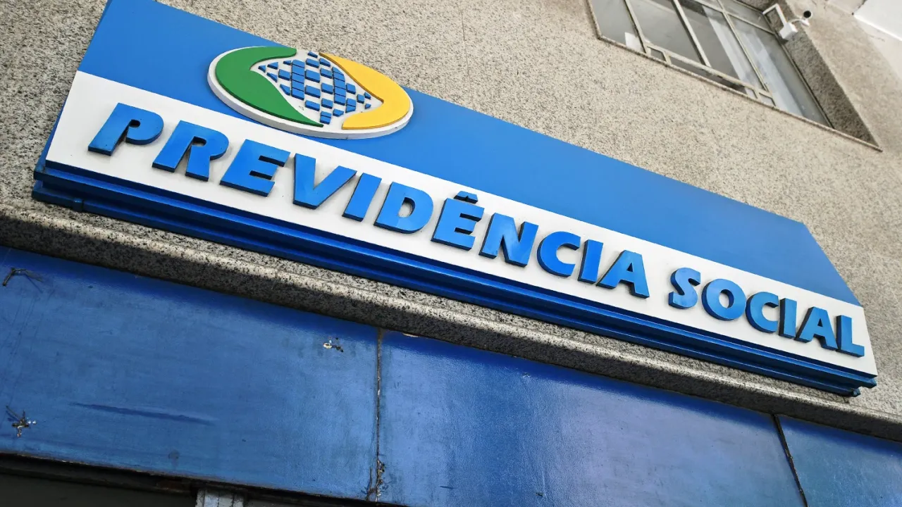 Fachada de agência da Previdência onde você pode verificar o tempo de carência do INSS no caso do seu benefício.