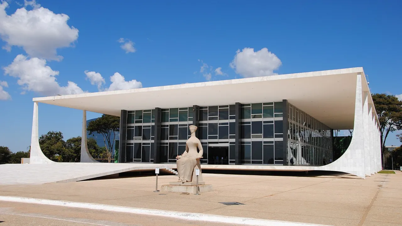 STF revoga liminar de Barroso e veta participação de enfermeiros em abortos legais