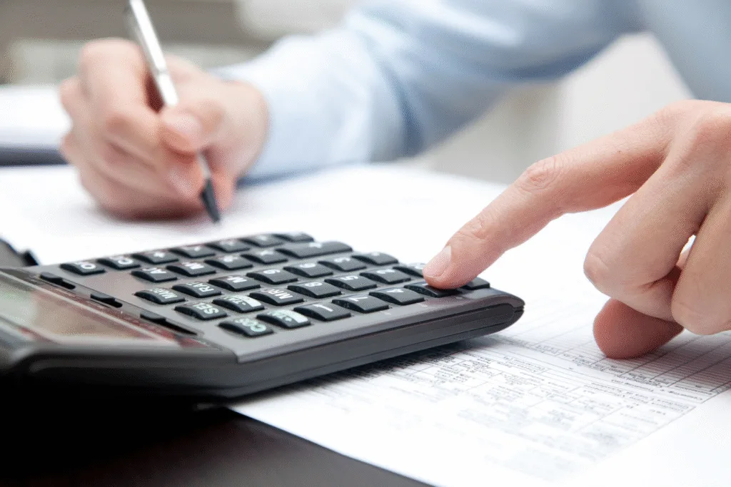 Financeiro de uma mepresa calculando adicional noturno de um novo funcionário.