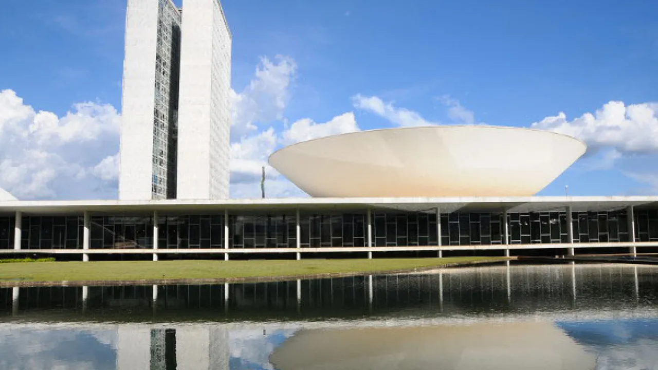 Fim da escala 6×1: aprovada na CCJ, a votação no Plenário fica para outubro
